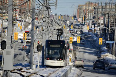 Toronto, Ontario, Kanada, 8 Şubat 2026: Eglinton Crosstown LRT hattının açılış günü. 15 yıllık inşaattan sonra, 19 km, 25 istasyon, doğu-batı ulaşım hattı sonunda bugün halka açıldı..