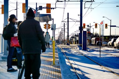 Toronto, Ontario, Kanada, 8 Şubat 2026: Eglinton Crosstown LRT hattının açılış günü. 15 yıllık inşaattan sonra, 19 km, 25 istasyon, doğu-batı ulaşım hattı sonunda bugün halka açıldı..