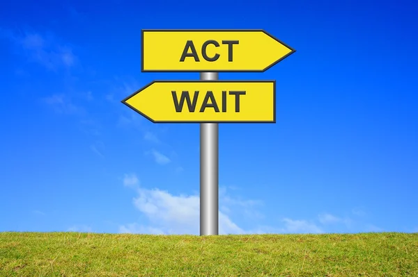 Signpost - Act or wait — Stock Photo, Image