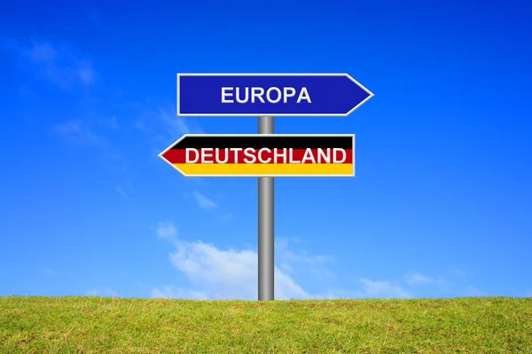 Wegweiser mit Europa oder Deutschland — Stockfoto