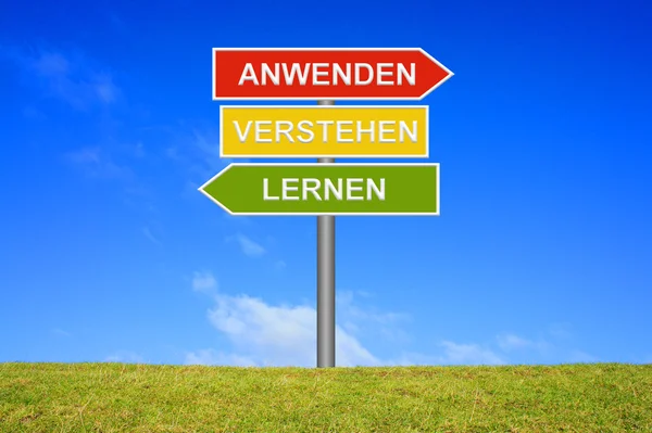 Signpost Учитесь понимать немецкий язык — стоковое фото