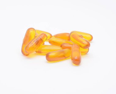 Beyaza izole edilmiş vitamin haplarını kapat