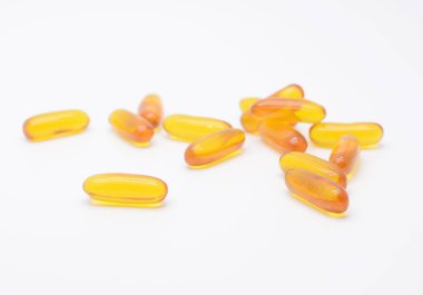 Beyaza izole edilmiş vitamin haplarını kapat