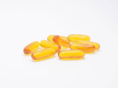 Beyaza izole edilmiş vitamin haplarını kapat