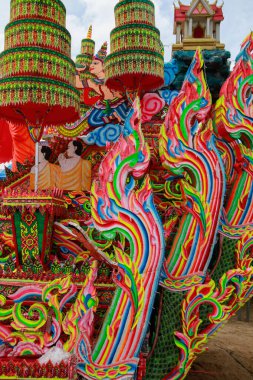 Geleneksel Thai sanatına sahip binanın dışı, dokulu arka plan