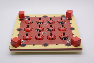 Gri arkaplanda oyun konsolunun 3d görüntülenmesi