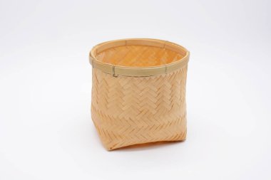 Beyaz arka planda sepet, Tayland usulü.