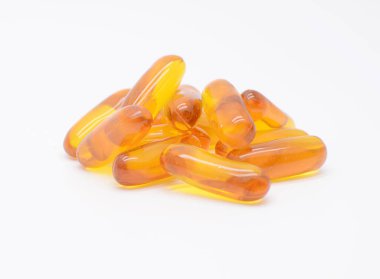 Beyaza izole edilmiş vitamin haplarını kapat