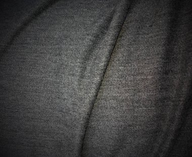 Siyah beyaz kumaşlı koyu gri arkaplan