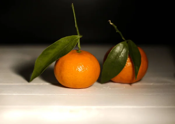 Mandarijnen Met Bladeren Oranje Kleur — Stockfoto