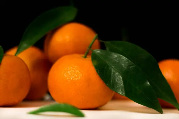 Mandarin Levelekkel Narancs Színű — Stock Fotó