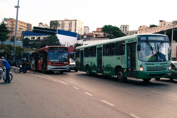 BELO HORIZONTE, MINAS GERAIS, BRAZİL - 19 Haziran 2013: Cristiano Machado Caddesi 'nde protestocuların yol açtığı trafik sıkışıklığı