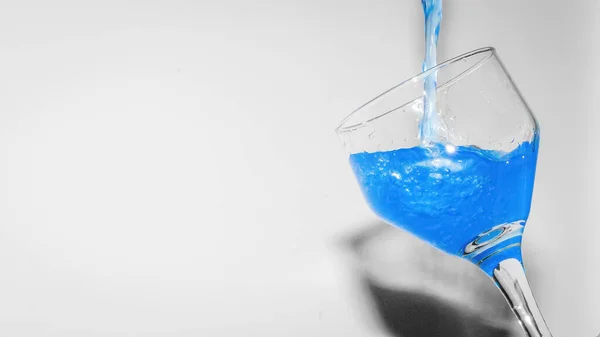 Blue Drink Being Put Cup — Stock Photo, Image