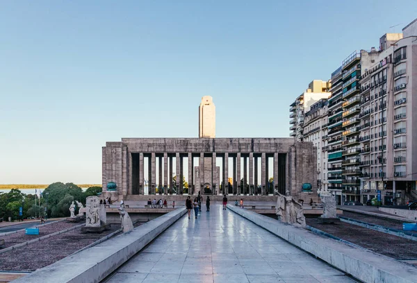 ROSARIO, SANTA F, ARGENTINA PROVINS - 28 HAZİRAN 2020: Ulusal Bayrak Anıtı, Rosario, Arjantin