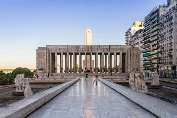 ROSARIO, SANTA F, ARGENTINA PROVINS - 28 HAZİRAN 2020: Ulusal Bayrak Anıtı, Rosario, Arjantin