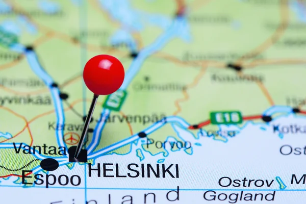 Helsinki Finlandiya bir harita üzerinde sabitlenmiş