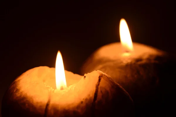 Two burning candles on a black background — Stock Photo, Image