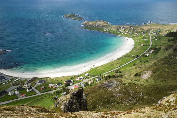bir kamp üzerinde Lofoten Adaları görüntülemek