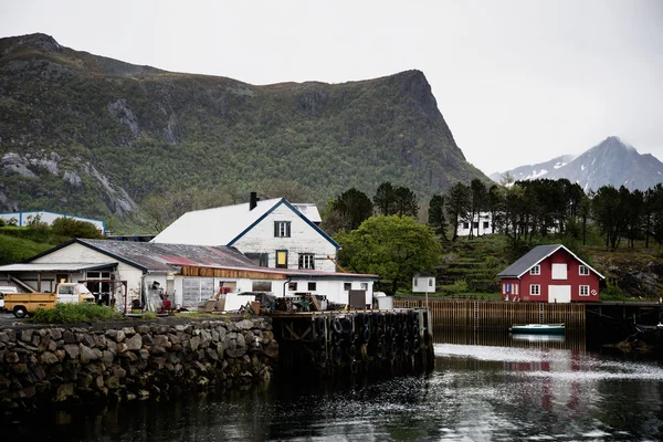 Рибальське село на островах прибуття в Норвегії — стокове фото