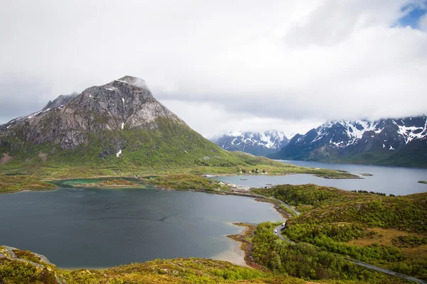 Droga do góry, Lofotach w Norwegii — Zdjęcie stockowe