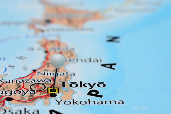 Tokyo Asya harita üzerinde sabitlenmiş — Stok fotoğraf