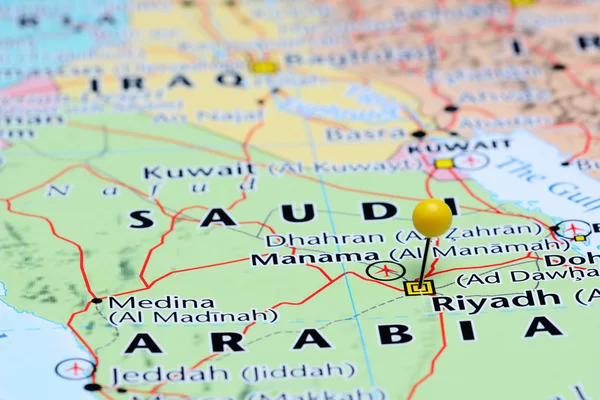 Riad clavado en un mapa de Asia — Foto de Stock
