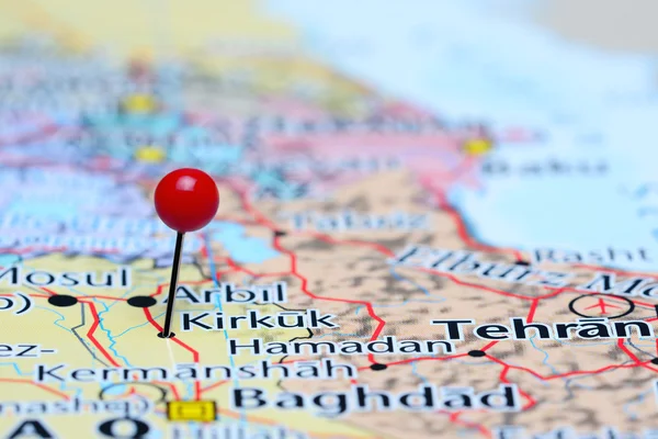 Kirkuk fixado em um mapa da Ásia — Fotografia de Stock