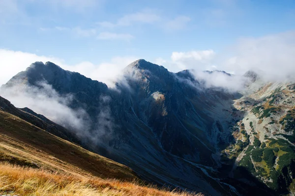 Vista desde Volovec en los picos de montaña de Tatra — Foto de Stock