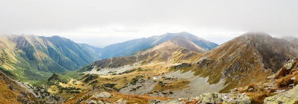 Ostry Rohac y Placlive picos en Tatras — Foto de Stock