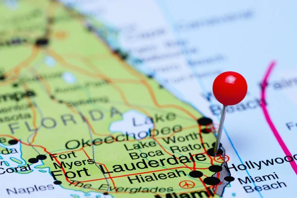 Fort Lauderdale ABD bir harita üzerinde sabitlenmiş