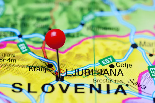 Ljubljana fästs på en karta över Slovenien — Stockfoto