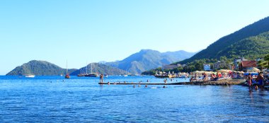 Dağlar arasında çok güzel Yalı