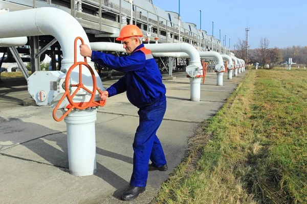 Worker closing valve — Stock Photo, Image