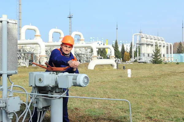 Worker opening bypass valve — Stock Photo, Image