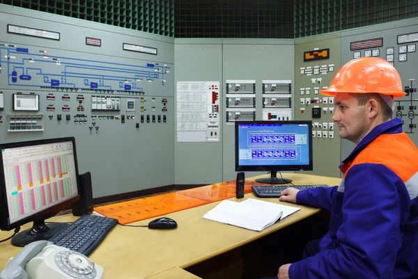 Engenheiro no local de trabalho — Fotografia de Stock