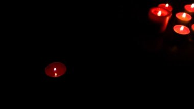 El mum loş ışıklar taşındı