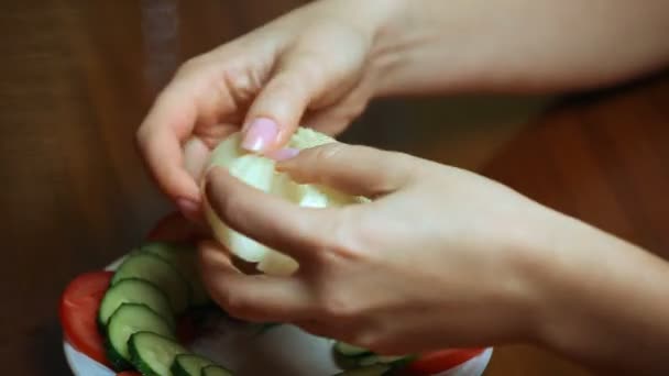 Hand Making Chrysanthemum Close Up — стоковое видео