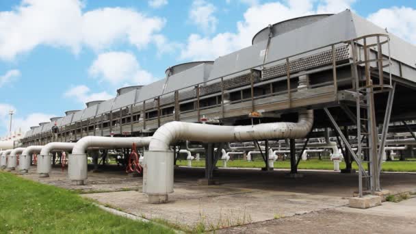 Engenheiro se aproximando e sobe — Vídeo de Stock