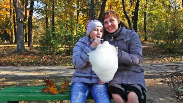 Mom With Daughter Eat Cotton Candy — Stock Video