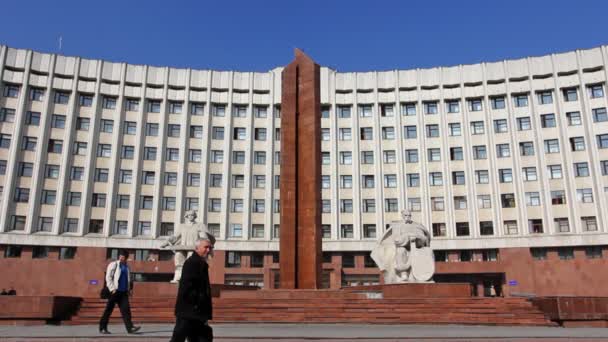 Monumento Frente a la Administración — Vídeos de Stock