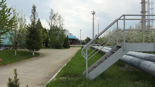 Ingénieur monter les escaliers — Video