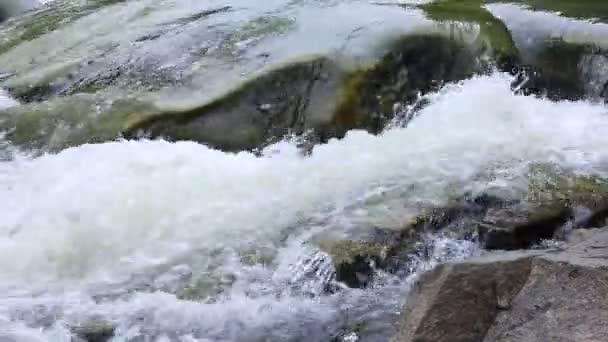 Wasserbergfluss — Stockvideo