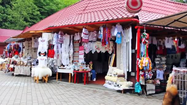 Teens On Souvenir Market Yaremche — Stock Video