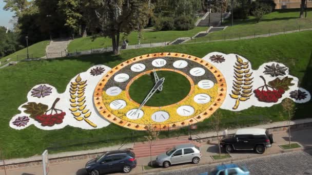 Horloge florale à Kiev — Video