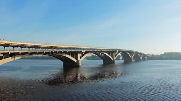 Timelapse Un sacco di treni della metropolitana sul ponte — Video Stock