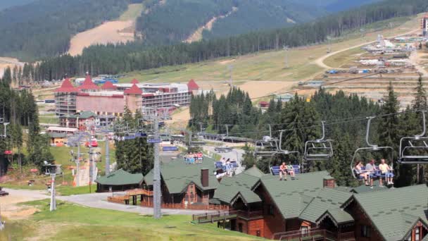 Turistler üzerinde dağ Asansör tırmanmak — Stok video