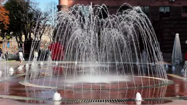 Fontana grande nel centro della città — Video Stock
