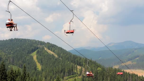 Bergbahn durch den Himmel — Stockvideo