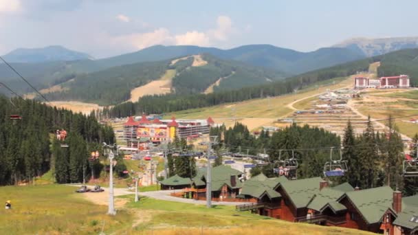 Ascenseur de montagne avec des touristes Panaroma — Video