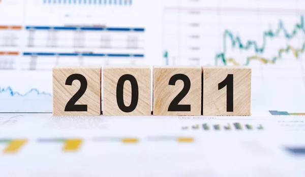 2021 yılı, finansal geçmişi olan tahta küplere yazılmış. 2021 yılının finansal planlaması